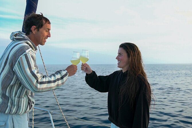 Sailing at sunset along the cliffs of Maro-Compartida - A 2-hour sunset sail right off La Herradura’s dramatic coast