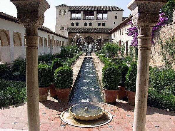 Skip the line: Alhambra Palace and Generalife Gardens Private Guided Tour - Key points at a glance