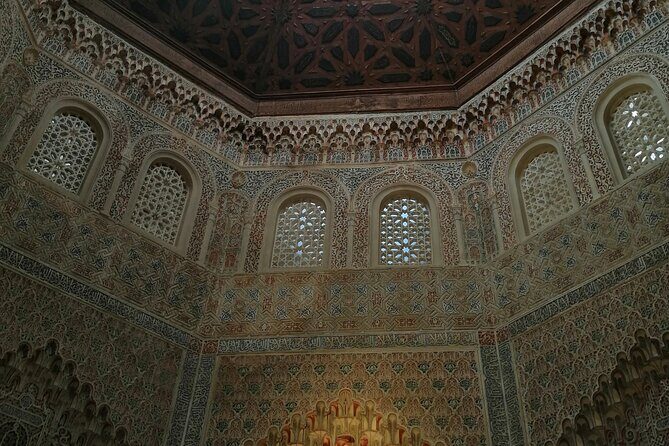 Stroll through Granada: historic center and Albayzín - Stop 2: Corral del Carbon and the Medieval Granary Feel