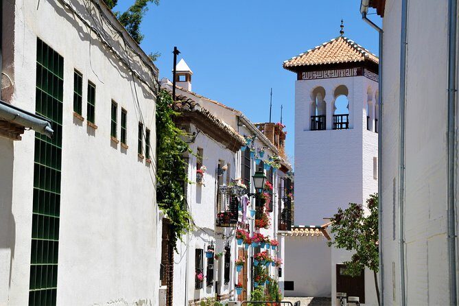 Sunset Walking Tour in Albaicín & Sacromonte - Stop 1: Mirador de San Nicolás and the sunset viewpoint payoff