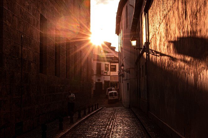 Sunset Walking Tour in Albaicín & Sacromonte - Stop 2: Sacromonte’s cave quarter and the Zirí period wall crossing