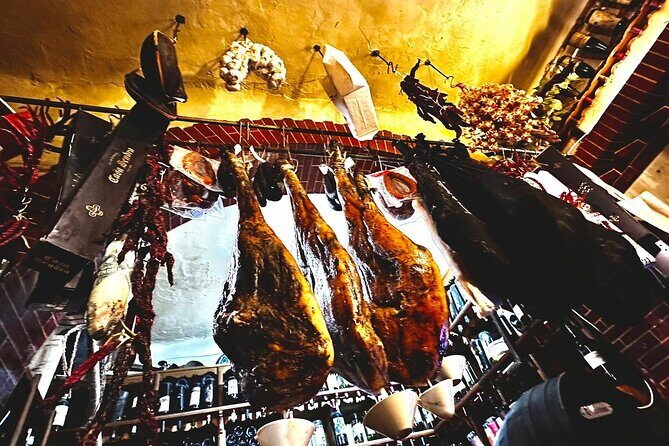Tapas&Tours with Leo - Tasting Culture and History - Leo’s guiding style: what makes the evening fun