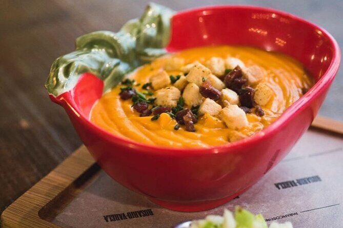 The Granada Evening Tapas Crawl by Food Lover Tour - Walking, pacing, and how to not feel stuffed by Stop 4