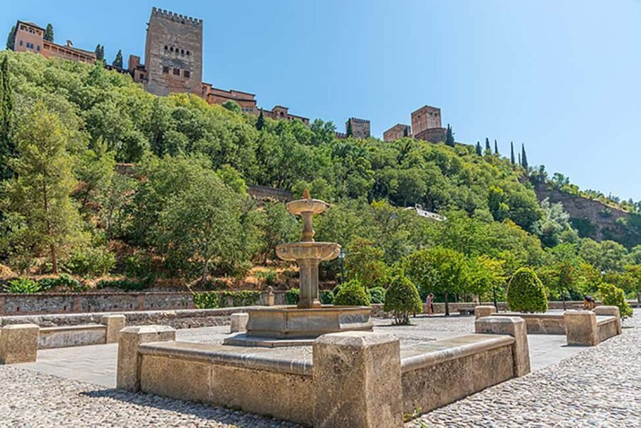 Tour Granada from its Origin; Albaicín - Puerta Monaita and Mirador de la Lona: walking history with great photos
