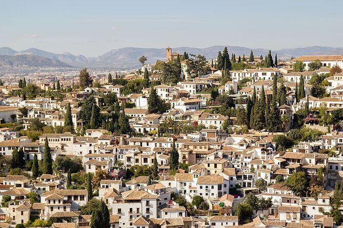 True Taste of Granada Old Town & Albaicin Tapas Tour - Why Plaza Nueva is a smart place to meet