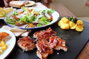 True Taste of Granada Old Town & Albaicin Tapas Tour - Small-group cap (up to eight) changes the whole vibe