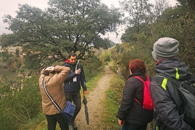 Water paths. Private adventure and history tour - The Alhambra boundary walk: learning how the fortress got its water