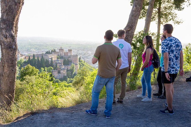 Water paths. Private adventure and history tour - Where the tour starts in the Albaicín at Fuente del Paseo de los Tristes