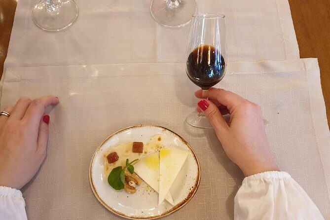 Wine Tasting in Granada - What You’ll Eat: Tapas, Granada Cheese, and a Few Clever Star Ingredients